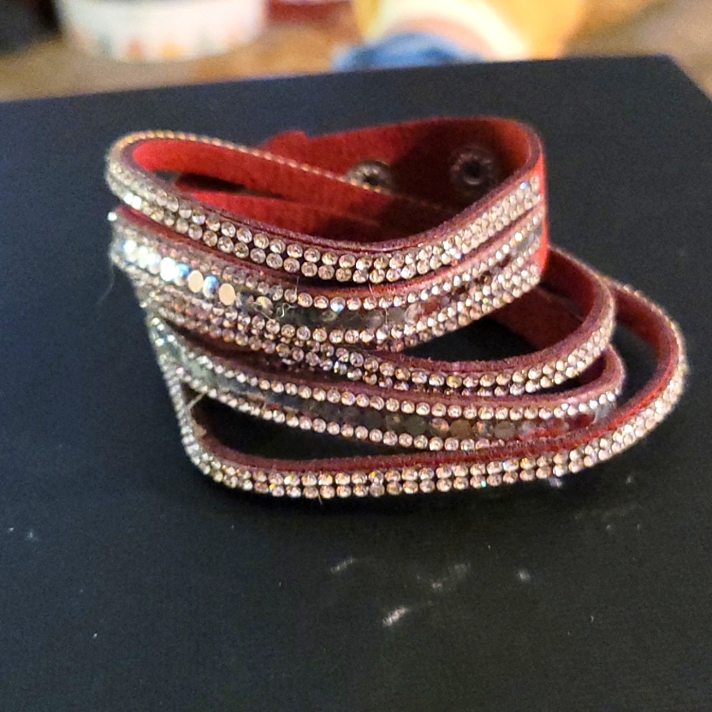 ❤️Women's like new wrap bling bracelet❤️